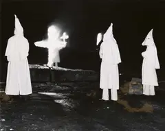 Anonym, Ohne Titel (Klan initiates 400 new members), Gelatinesilberabzug (Pressefoto - Wide World Photos)