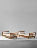 Gio Ponti, Unique pair of daybeds, designed for the 'Domus Alba' apartment, Milan, circa 1935, Cherry wood, cherry-veneered wood, fabric