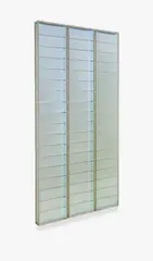 Adolf Luther, Ohne Titel (Hohlspiegelobjekt), 1985, Jeweils: 18 konkave, halbtransparente Spiegelstreifen vor Spiegelwand, in Plexiglaskasten mit Holzrückwand