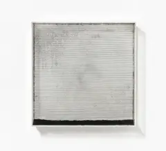 Erich Reusch, Ohne Titel (Elektrostatisches Objekt), 1972, Hochmikronisiertes Pigment in Plexiglaskasten