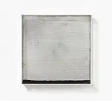 Erich Reusch, Ohne Titel (Elektrostatisches Objekt), 1972, Hochmikronisiertes Pigment in Plexiglaskasten
