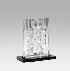 Erebus by Victor Vasarely, 1982, Glas, geschliffen, auf schwarzer Holzplatte, sold Dec 2020