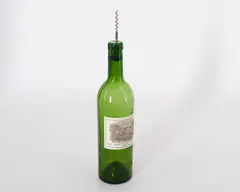 George Brecht, The Bottle Bottle-Opener, 1966/1980, Weinflasche, Korken und Korkenzieher