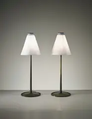 Aage Rafn, Pair of table lamps, designed for the Rigspolitiet Headquarters, Copenhagen, 1924, Patinated bronze, opaque glass