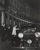 Bill Brandt, Pre-war London, going out for the evening (Park Crescent)