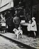 Herbert Tobias, Paris Scene, 1952. Rue de Brici, 1952, Gelatinesilberabzug auf Agfa-Brovira