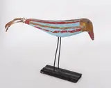 Erich Bödeker, Ohne Titel (Vogel), Holz (farbig gefasst), Federn und Metall