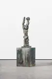 Jörg Immendorff, Der Sieger, 1989, Bronze, grün patiniert