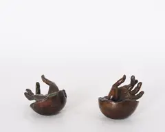 Michael Schwarze, Zerteilter Apfel, 1984, Bronze, dunkelbraun patiniert (2-teilig)