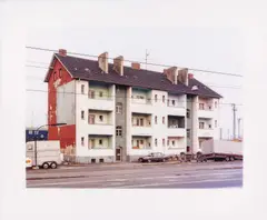 Haus Nr 2 III by Thomas Ruff, 1989, C-Print mit Diasec Face kaschiert, sold Jun 2021
