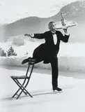 Alfred Eisenstaedt, Ice skating waiter, St. Moritz, Switzerland