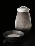 Lucie Rie, Large lidded pot, 1949, Stoneware, dark manganese and white glazes, sgraffito design