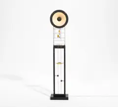 Peter Vogel, "Gezupfte Saiten", 1994, Lautsprecher, Holz, Saiten und Stecker
