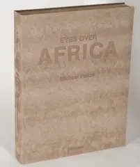 Michael Poliza, Eyes over Africa, Fotobuch. Originalstoffeinband. 504 Seiten mit ganzseitigen Abbildungen, in Portfolio