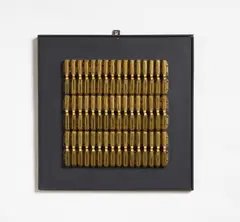 Rolf Glasmeier, Kaufhausobjekt 12, 1967, 96 Metallschnapper auf Holz