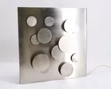 Hans Geipel, Objekt 70/418/48, 1970, Kinetisches Wandobjekt. Rotierende Edelstahlkreise über Edelstahlplatte. Elektrifiziert