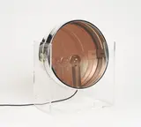 Jürgen LIT Fischer, Ohne Titel (Feuerlinse), 1969, Konvexe, halbtransparente Glaslinsen, Glühbirne im Metallrahmen auf Acrylglasgestell, elektrifiziert