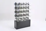 K-L Schmaltz, Ohne Titel (Plastische Komposition), 1968, Aluminiumrauten, ineinander gesteckt, auf Holzsockel