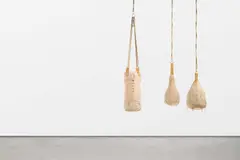 Birgit Dieker, Die drei Grazien, 2001, Mischtechnik (Mieder, Stoff, Leder, Ösen, Seil, Füllung: Mais, Stoffreste)