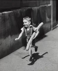 Willy Ronis, Le Petit Parisien, Paris, 1952, Tirage argentique, tiré en 2008