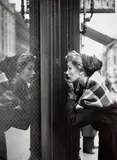 Georges Dambier, Suzy Parker, Vitrine, Paris (LANVIN) Elle Magazine, 1952, Tirage argentique postérieur