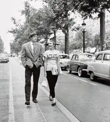 Raymond Cauchetier, Belmondo et Seberg, Champs-Elysées, 1959, Tirage argentique postérieur