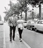 Raymond Cauchetier, Belmondo et Seberg, Champs-Elysées, 1959, Tirage argentique postérieur