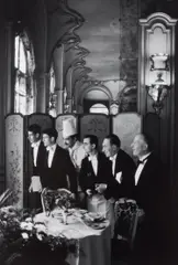 Elliott Erwitt, Waiters and Chef, Hotel Ritz, Paris, 1969, Tirage argentique postérieur
