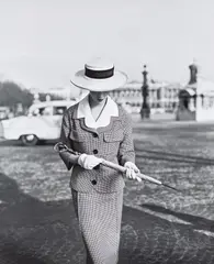 Georges Dambier, Elle, Place de la Concorde, 4 mars, 1957, Tirage argentique postérieur