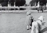 Dorothy Bohm, Jardin des Tuileries, Paris, 1953, Tirage argentique postérieur