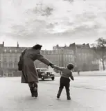 Louis Stettner, Crossing the Seine, Mother and Child, Paris