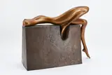Bruno Bruni, La Sdraiata, Bronze, braun patiniert und teilpoliert, mit Bronzesockel
