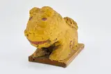 Erich Bödeker, Löwe, Beton, farbig gefasst, auf Holzplinthe