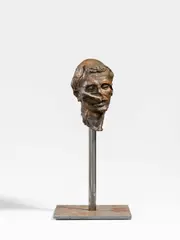 Senza titolo - Esordi di dio by Nicola Samorì, 2014, Bronze, braun patiniert, auf Stahlstand (2-teilig), sold Dec 2021