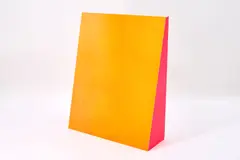Katharina Grosse, Kopf- und Lesehilfe: Der Grosse Rückbau 1/50, 2001-2006, Multiple. Holzplatten, bemalt und besprüht
