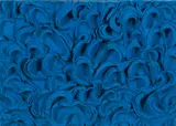 Leni Hoffmann, Ohne Titel, 1994, Blaues Knet-Relief, auf weiß grundierter Holzplatte, in Objektkasten