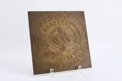 Ferdinand Kriwet, Ohne Titel, 1960er-Jahre, Bronze-Relief, braun patiniert