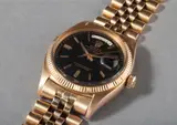Rolex, A very rare, early and attractive pink gold calendar wristwatch with bracelet, centre seconds and black lacquer dial