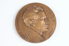 Ulysse de Gemignani, Hommage to Maurice de Bus, Bronze relief medallion
