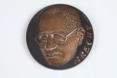 Therese Dufresne, Bertolt Brecht, Bronze relief medallion