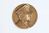 Jenö Juszkó, General Douglas Macarthur, Bronze relief medallion