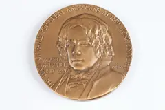 Eleanor Platt, Maria Mitchell, Bronze relief medallion