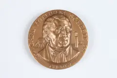 Abram Belskie, Carl Wilhelm Scheele, Bronze relief medallion