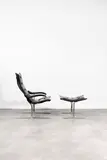 Franco Campo, Rare fauteuil et son repose-pieds, Nickel-plated steel structure and black faux leather
