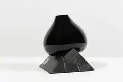 Mod. Small Pyramid, série  Indefinite vases by Erik Olovsson, Marble and black tinted glass, offered Jun 2023