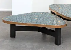 Aliette Vliers, Table basse, Pastilles de céramique, cerclage en bronze et piétement tripode en acier laqué noir