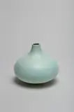 Cristina Merchán, Vase en forme de bulbe, à col haut