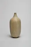 Cristina Merchán, Bouteille cylindrique cannelée