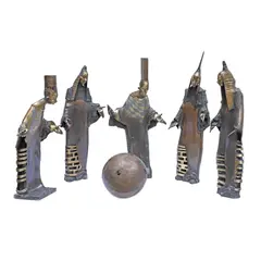 Ioan Pârvan, Marii arlechini (Grup statuar cu cinci personaje și o minge de bronz), 1996, bronz