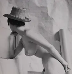 Hedy Löffler, Intimitate, gelatin silver print lipit pe carton